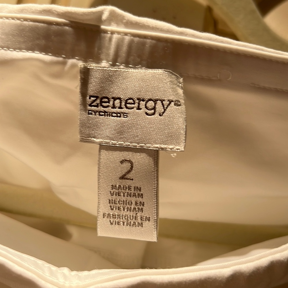 Chicos white zenergy pants NWOT
